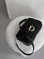 Клатч-багет с ассиметрией черный